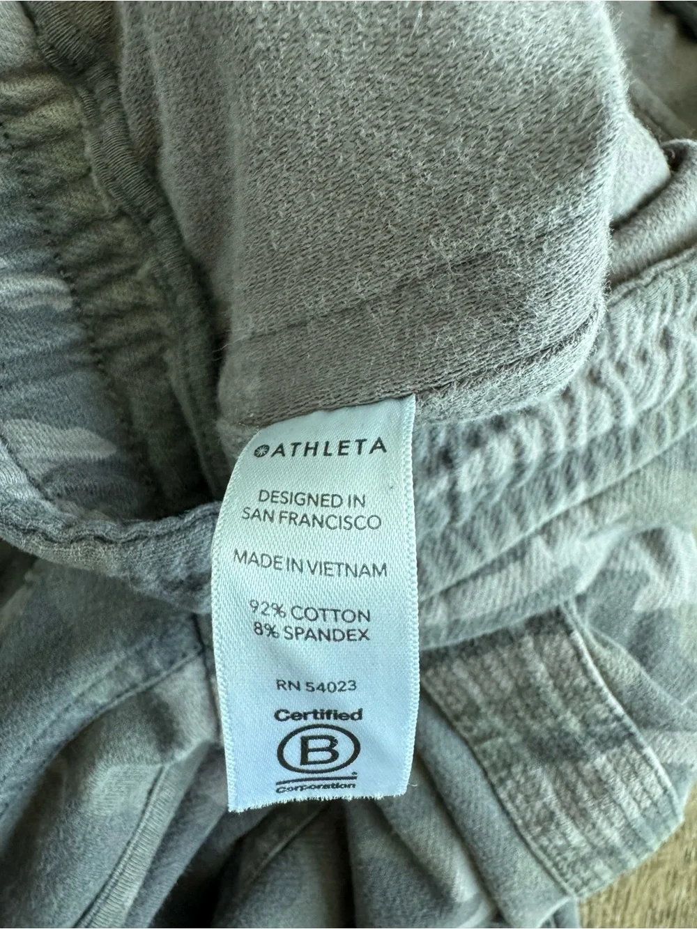 Athleta Camo Farallon Jogger Sweatpants Size 6